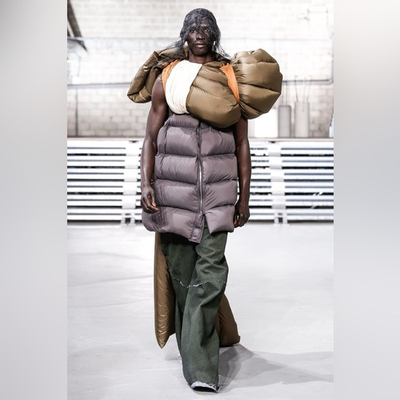 Rick Owen’s F/W 2017 Puffer Down Hooded Sleeveless Coat, Eggplant, size 40, US 4 - Picture 13 of 16